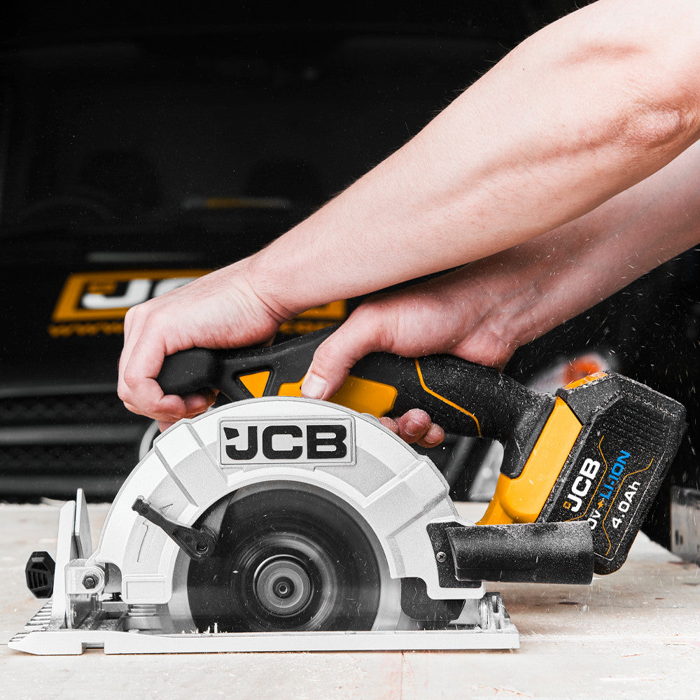 JCB 165mm 24T and 40T TCT Blades on circular saw in use
