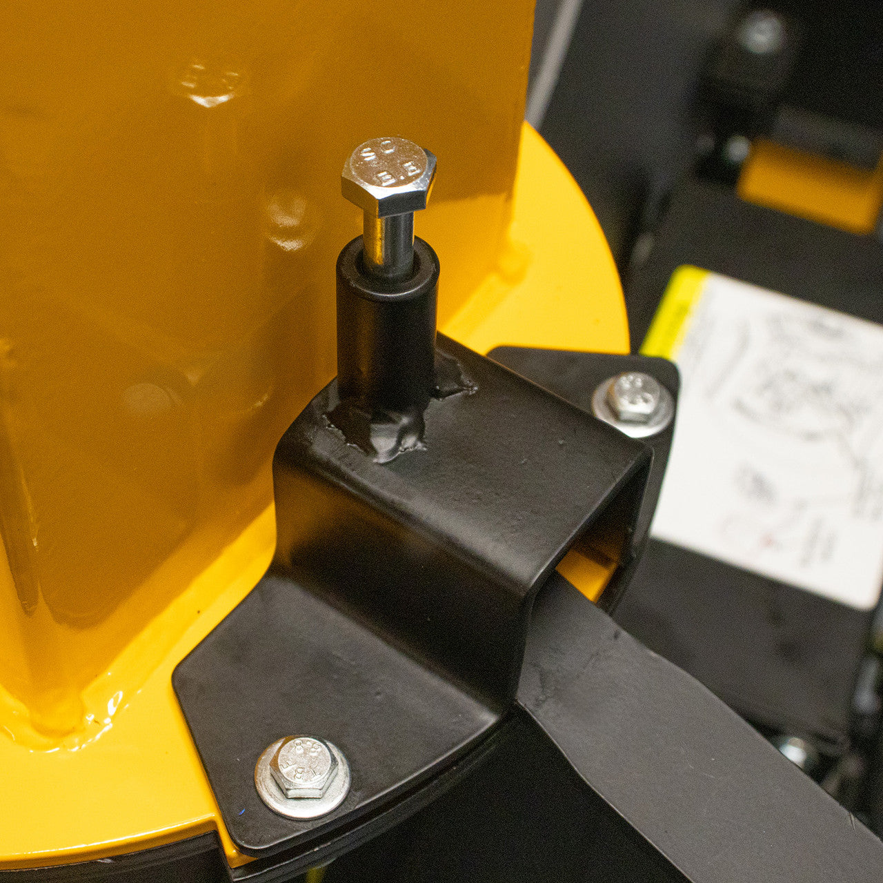 JCB 120mm / 4.72” Heavy-duty Petrol Wood Chipper 457cc, 15hp 4-Stroke, Electric Start | JCB-CH150120PE