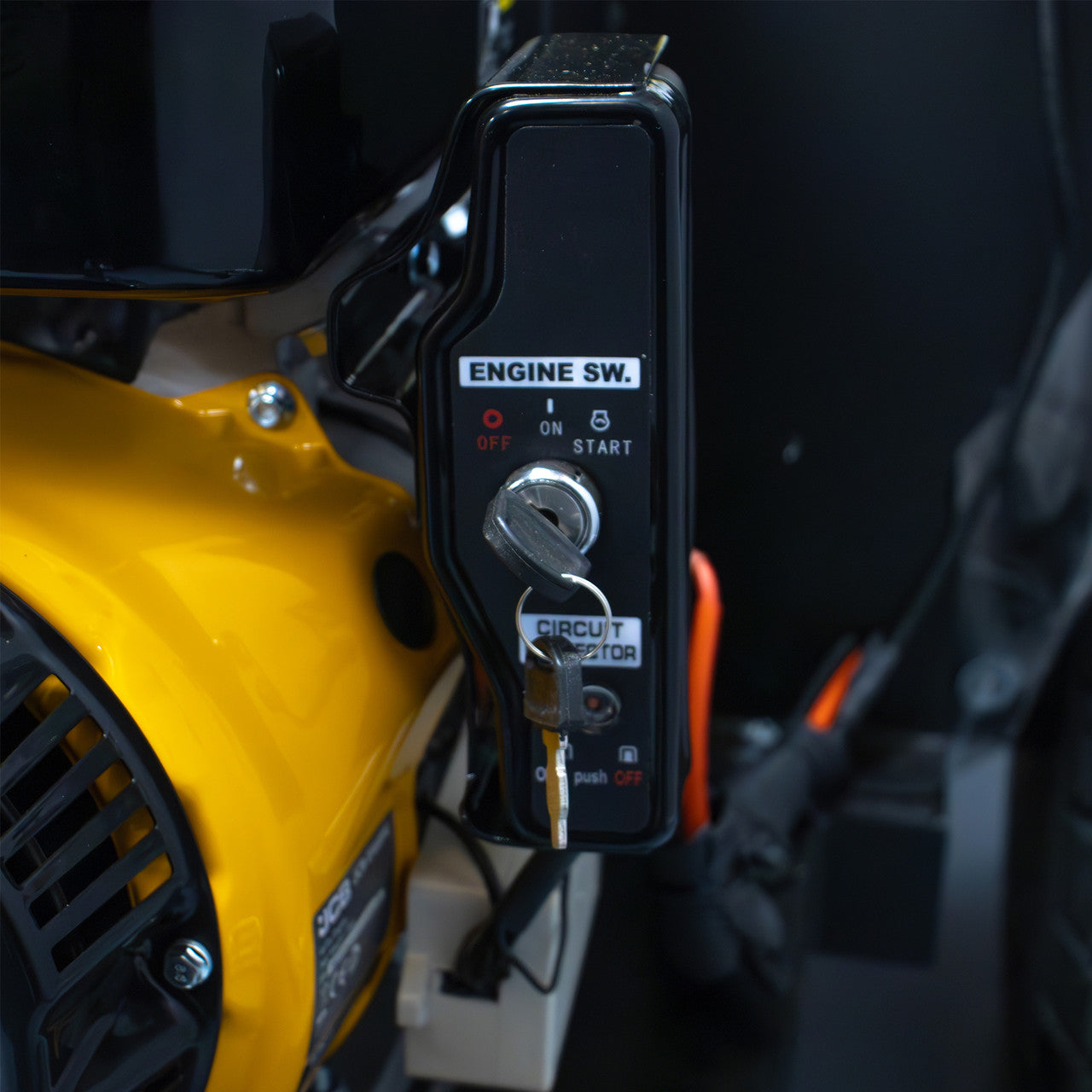 JCB 120mm / 4.72” Heavy-duty Petrol Wood Chipper 457cc, 15hp 4-Stroke, Electric Start | JCB-CH150120PE