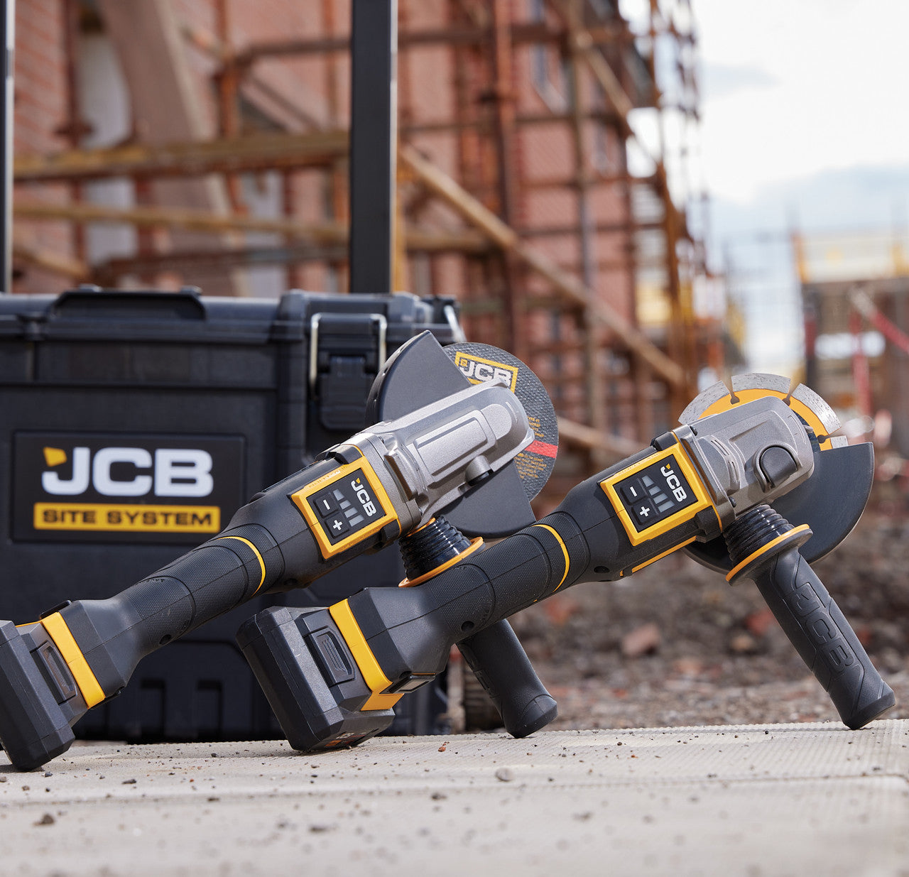 JCB Pro 18V Angle Grinder, 4.5"/ 115mm, Digital Speed Control, Anti-Vibration, Paddle Switch (Bare Tool) | JCB-18PAG-115