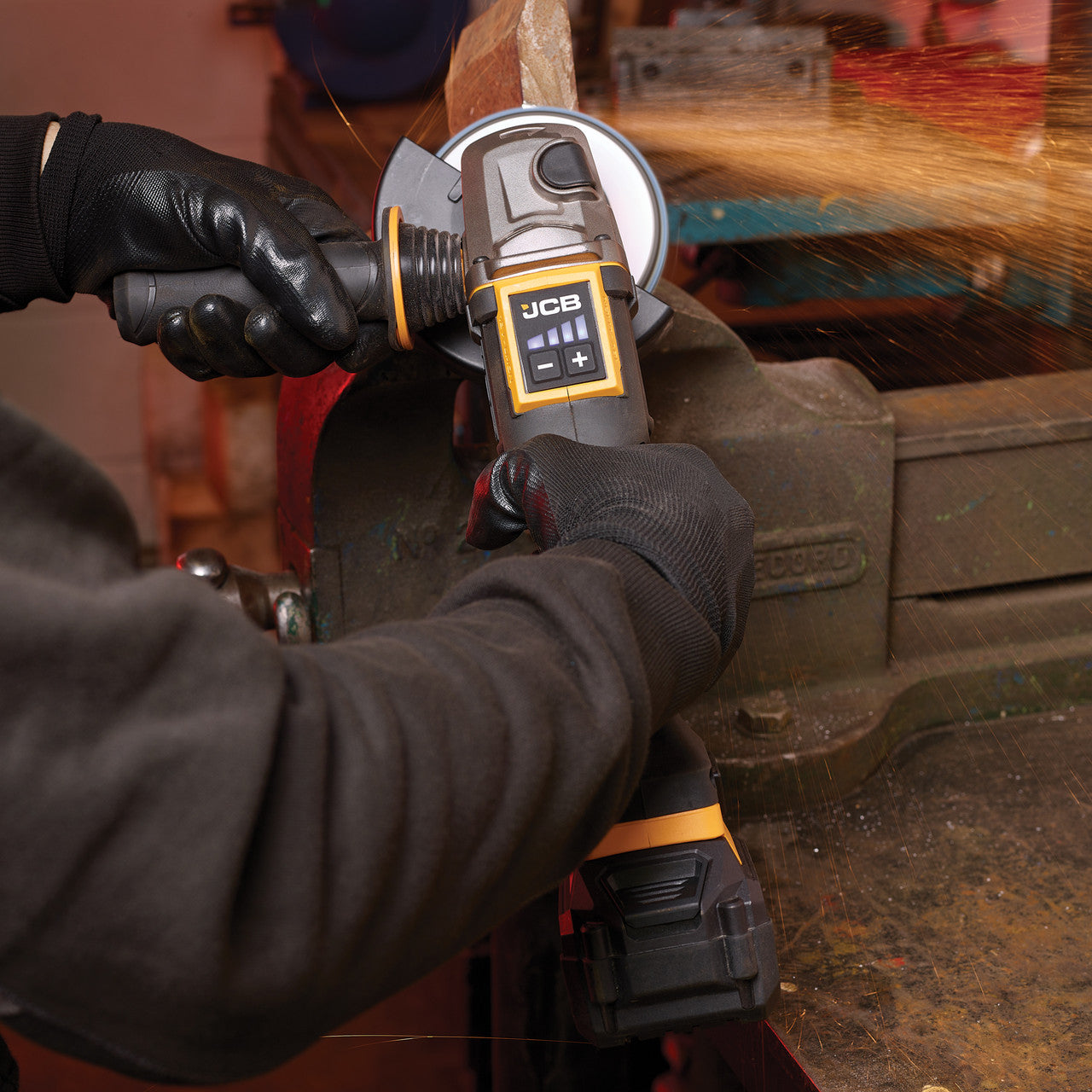 JCB Pro 18V Angle Grinder, 4.5"/ 115mm, Digital Speed Control, Anti-Vibration, Paddle Switch (Bare Tool) | JCB-18PAG-115