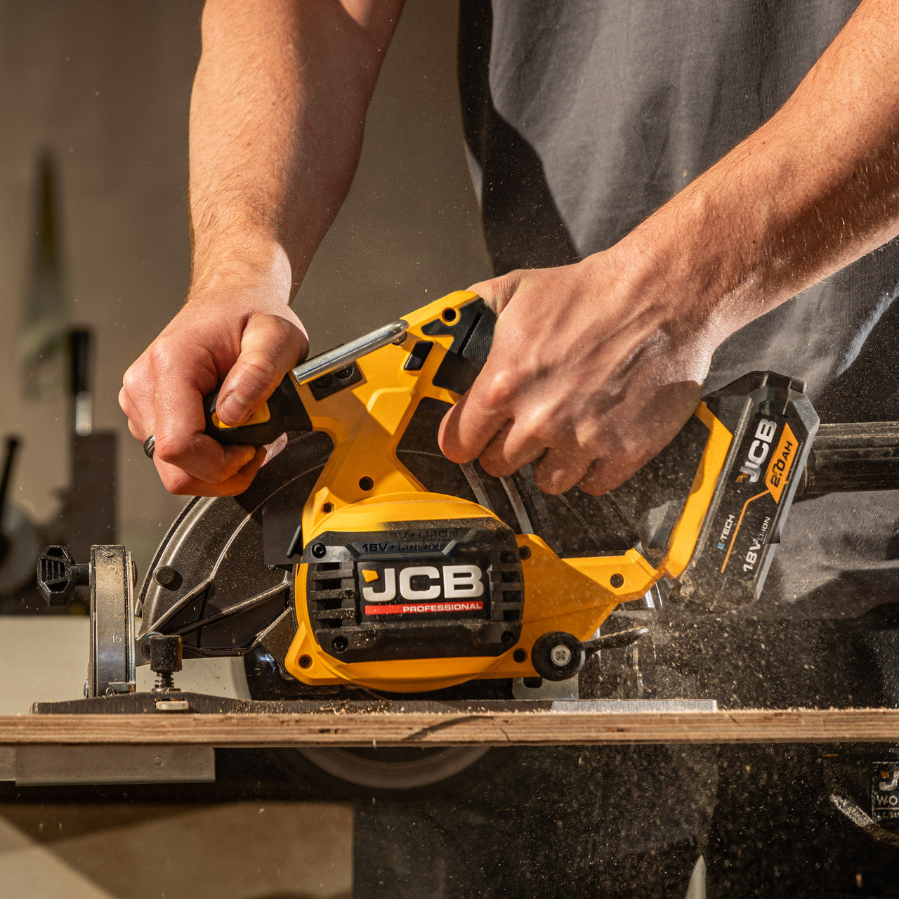 JCB Pro 18V Circular Saw 185mm, 60mm Cut Depth, Aluminium Base, Incl. 2 Blades (Bare Tool) | JCB-18PCS-185