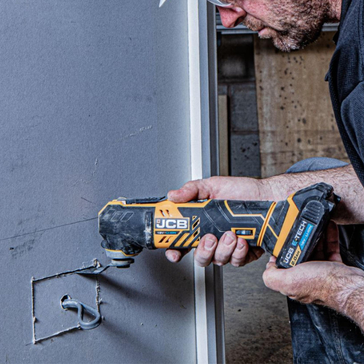 JCB 18V Cordless Multi-Tool, 2-5.0AH Li-Ion Battery Options, Quick Change Blade | 21-18MT-B - Bare Unit